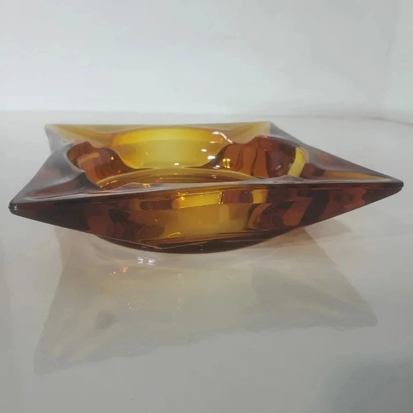 Vintage Libbey Mid-century Modern Amber Glass  Star Ashtray. - Picture 5 of 7
